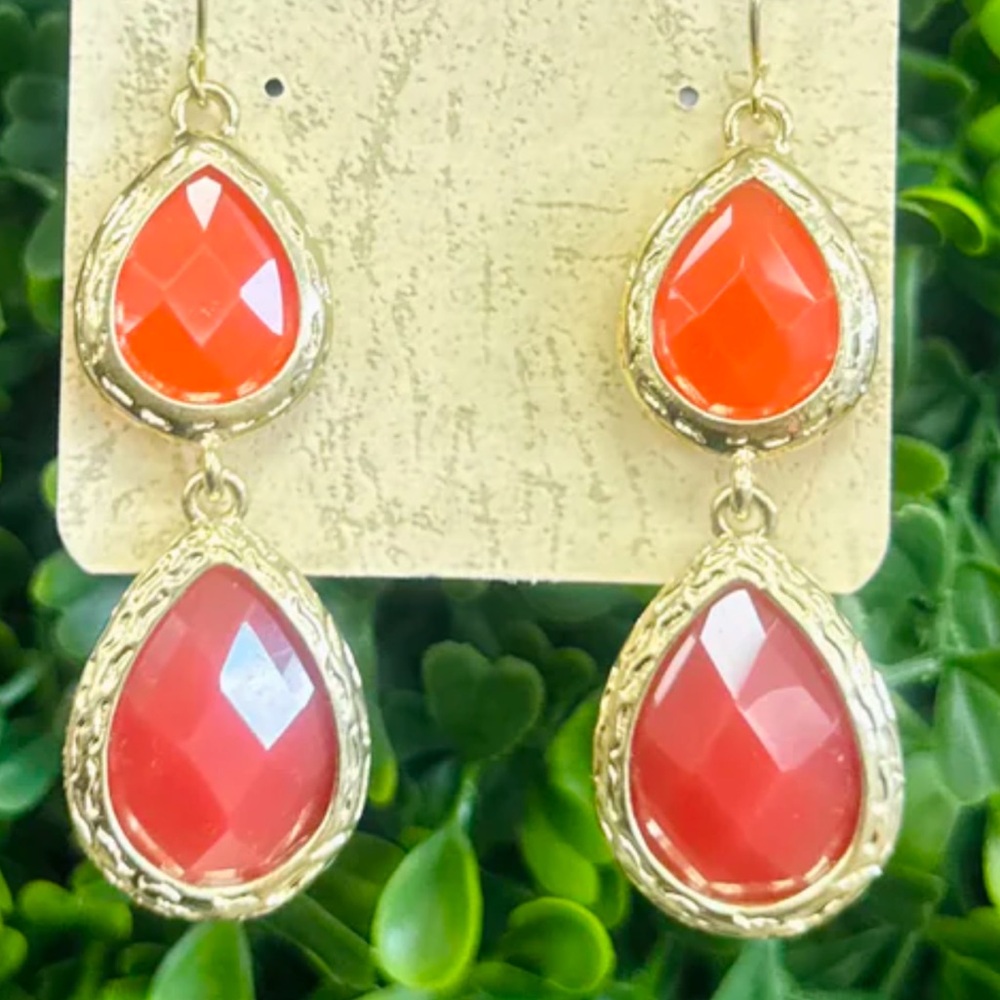 Teardrop dangle earrings